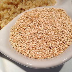 Bol végétalien coloré au quinoa, saveurs aigre-douces