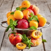 Une ribambelle de Fruits estivaux Une ribambelle de Fruits estivaux